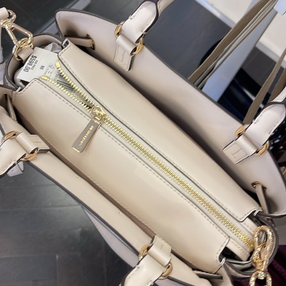 MICHAEL KORS
Reed Large Leather Belted Satchel Crossbody Handbag Center Zip Purs - Picture 15 of 16